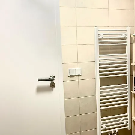 A Modern & Newly Designed * プラハ